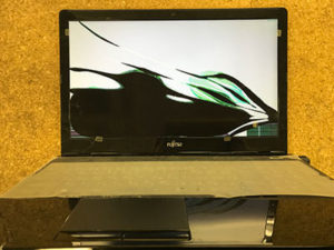 FMVA40XBJ 液晶割れ