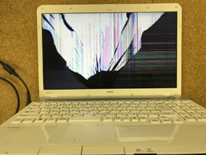 PC-LS550ES6W 液晶パネル交換