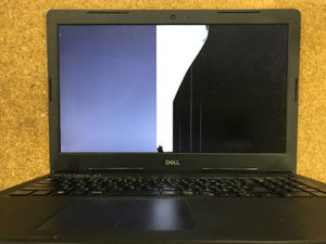 Latitude 3590 液晶割れ