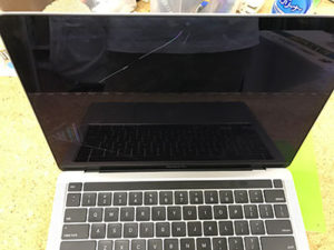 A2338　液晶割れ