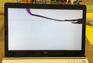 パソコン　画面真っ白