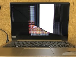 Lenovo ideapad 320S 液晶割れ