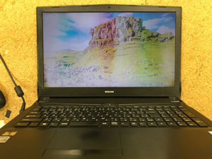 パソコンの画面にモヤが発生！