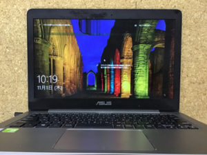 UX310U　液晶割れ