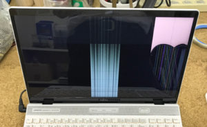 富士通 AH77/B3 液晶割れ