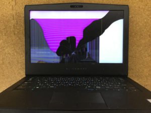 エイリアンノート 13 画面割れ