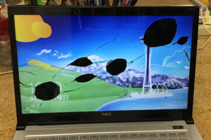 NEC 液晶割れ