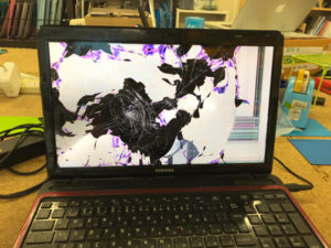 T451/46ERD　画面割れ