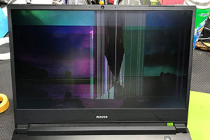 m-Book K700SN-M2SH5-YRIL 液晶割れ