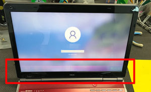 画面の一部がピンク色