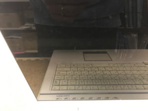 パソコンの画面が暗い