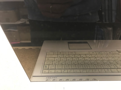 富士通 パソコンの画面が暗い うっすら 見えない修理 液晶修理センター