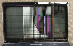 FMVA77D1L　液晶割れ