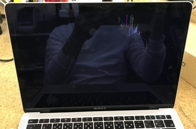 MacBook Air 2018 液晶割れ