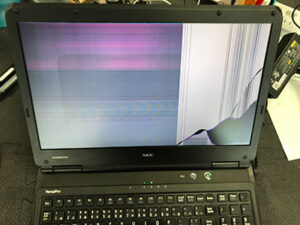 原因不明の液晶割れ