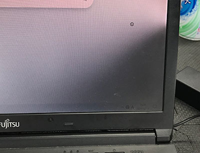 富士通 LIFEBOOK A577/P 画面の一部が暗い修理実績