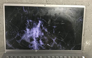 Inspiron 15 3520 液晶割れ