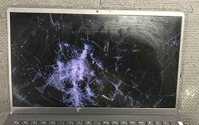 Inspiron 15 3520 液晶割れ
