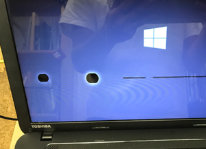 パソコンの画面に黒丸