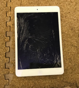 iPad Mini フロントガラス割れ