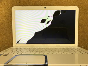 T552/47GWD 画面割れ