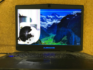 p18e alienware 17 画面割れ