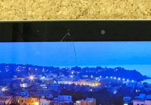 UX461UN 液晶割れ