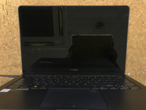 UX490UA 画面故障