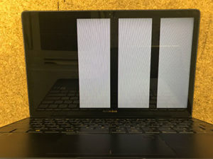 ZenBook 3 画面に線