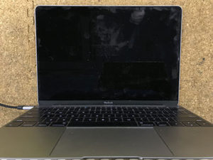MacBook 2016 画面が映らない