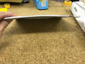 タブレット　曲がった
