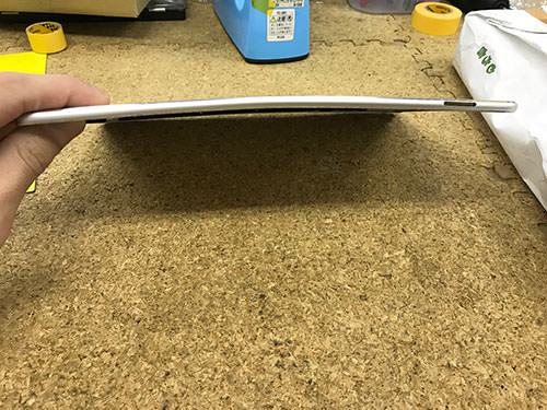 タブレット　曲がった