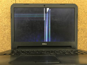 Latitude 3440 液晶割れ