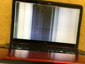 LS550/J 液晶割れ