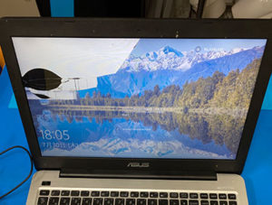 ASUS X556UA 画面割れ