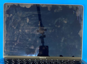 MacBook Air 画面が映らない