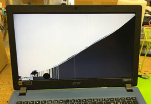 Aspire 3 画面割れ