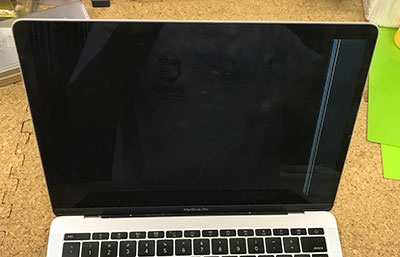MacBook Pro 2017 液晶割れ