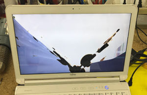 AH77/E　画面割れ