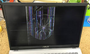 X545FA-BQ140T 液晶割れ