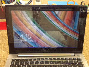 VivoBook X202E　液晶割れ