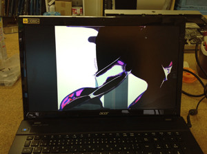 aspire v3-772g-n76g/lk　液晶割れ