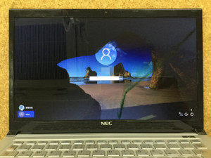 LZ750LS 液晶割れ