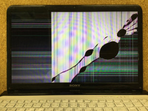 SONY SVE1513AJ　液晶割れ