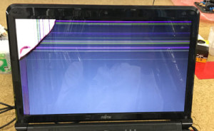 富士通 FMVA56CR 液晶割れ