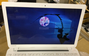 T553/37JW 液晶割れ