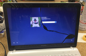 SONY SVF153B1GN 液晶割れ