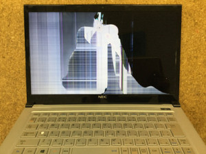 NEC PC-GL19614AU 液晶パネル割れ