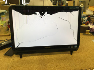 東芝 D712/V7HG 液晶割れ