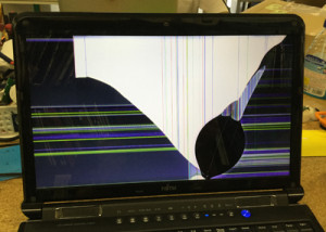 AH77/C　液晶割れ